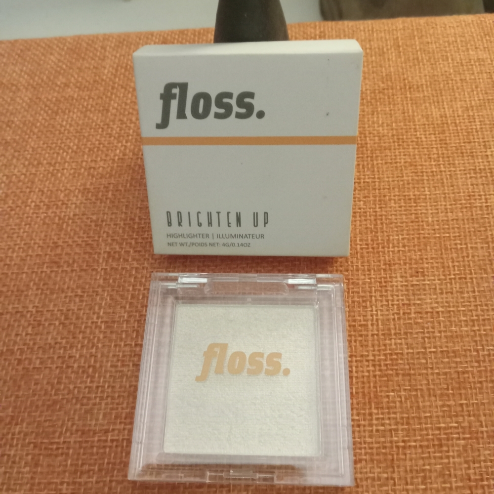 🥰 5/$25 - Floss Brighten Up Highlighter